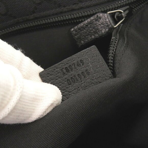 GUCCI Authentic Black Leather Shoulder Bag - Picture 10 of 11